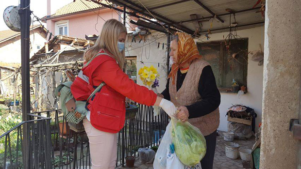 Помоћ угроженима: Донатори помажу старије од 65 година
